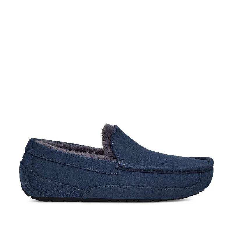 Limited-Time Shoe Discounts On Top Brands UGG Men's Ascot in Deep Ocean