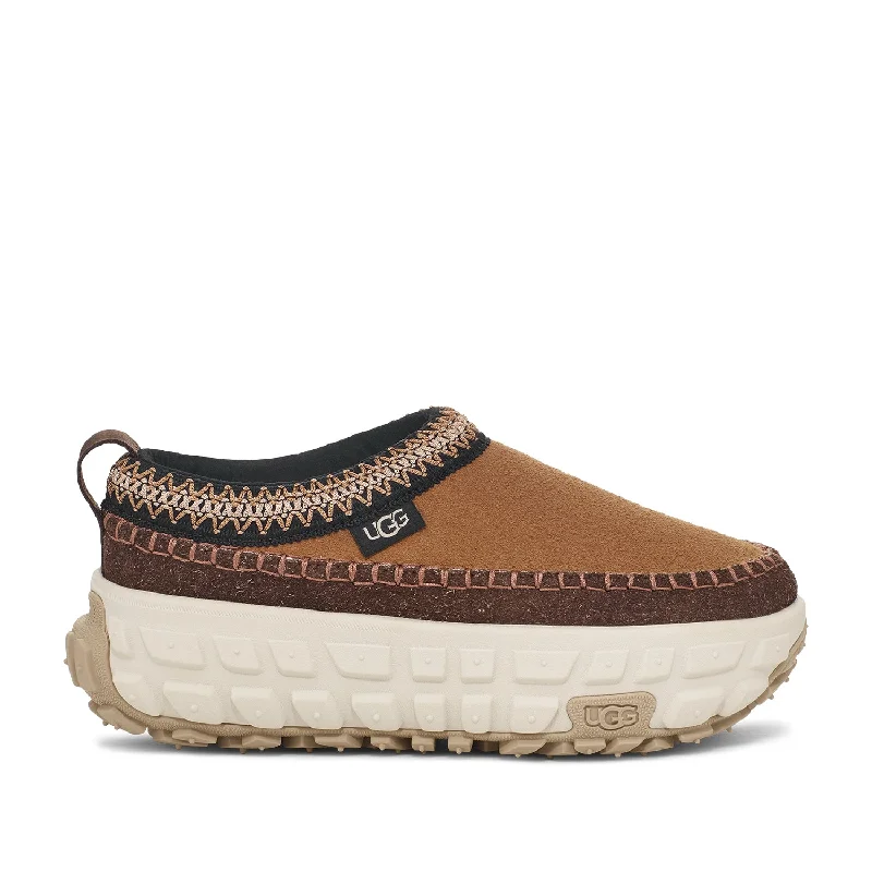 Men's Trendy Shoes UGG Men's Venture Daze in Chesnut/Ceramic