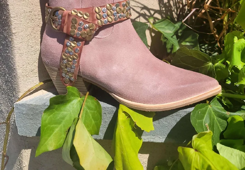 Antelope Opel Boots In Blush Suede