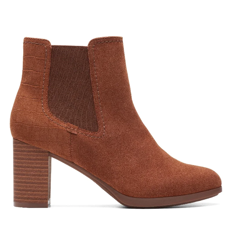 Clarks Bayla Rose in Brown Suede