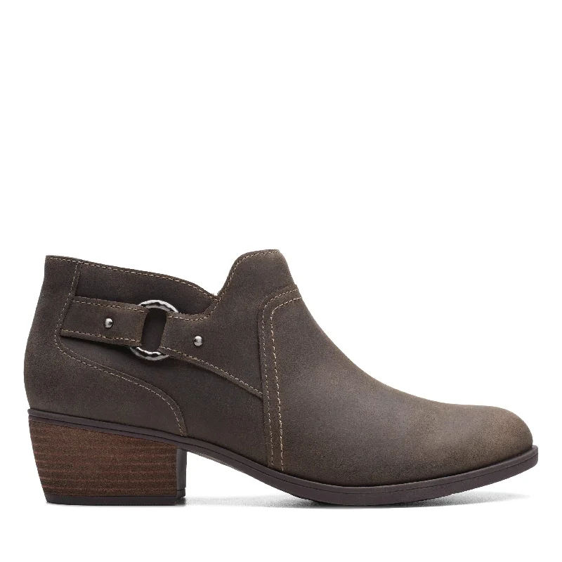 Clarks Charlten Grace in Brown Leather