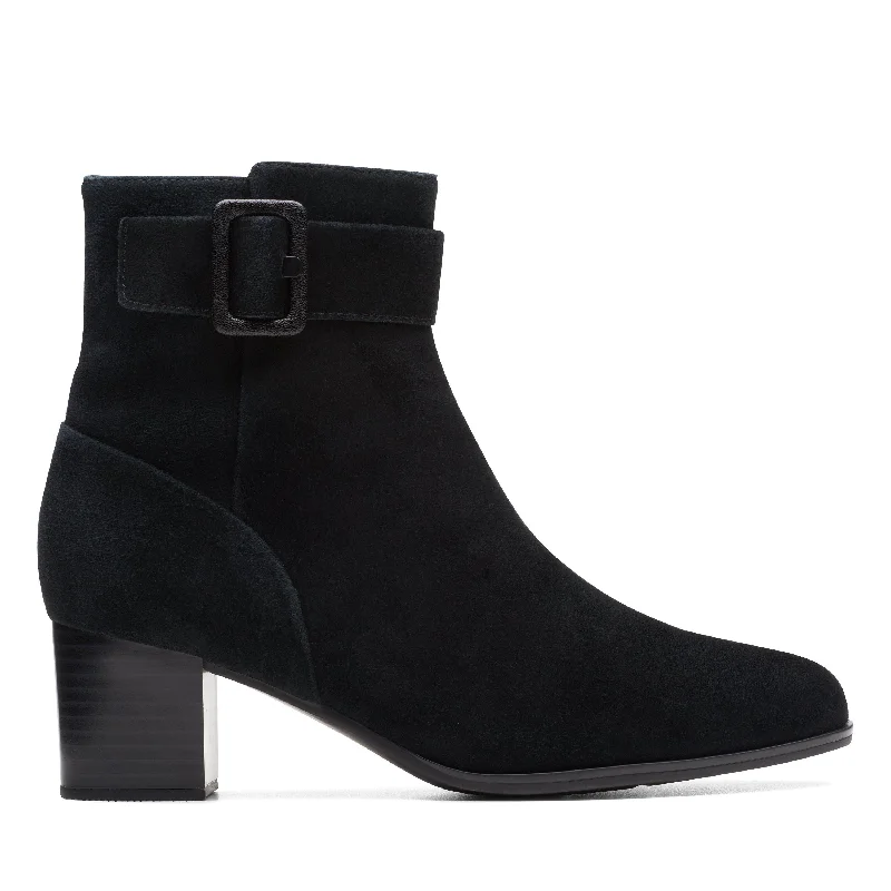 Clarks Loken Zip WP in Black Suede