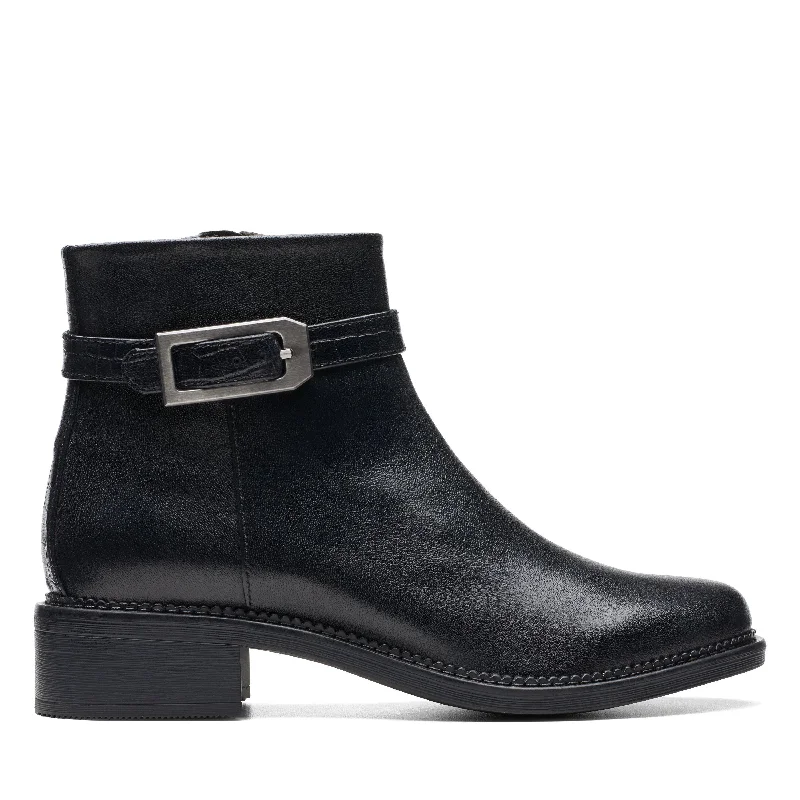 Clarks Maye Grace in Black Leather