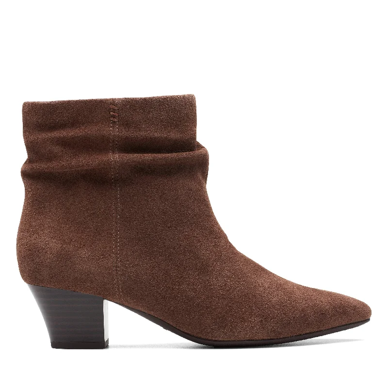 Clarks Teresa Skip in Beige Suede