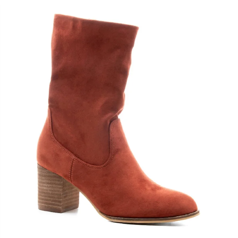 Women's Pull On Boots In Rust