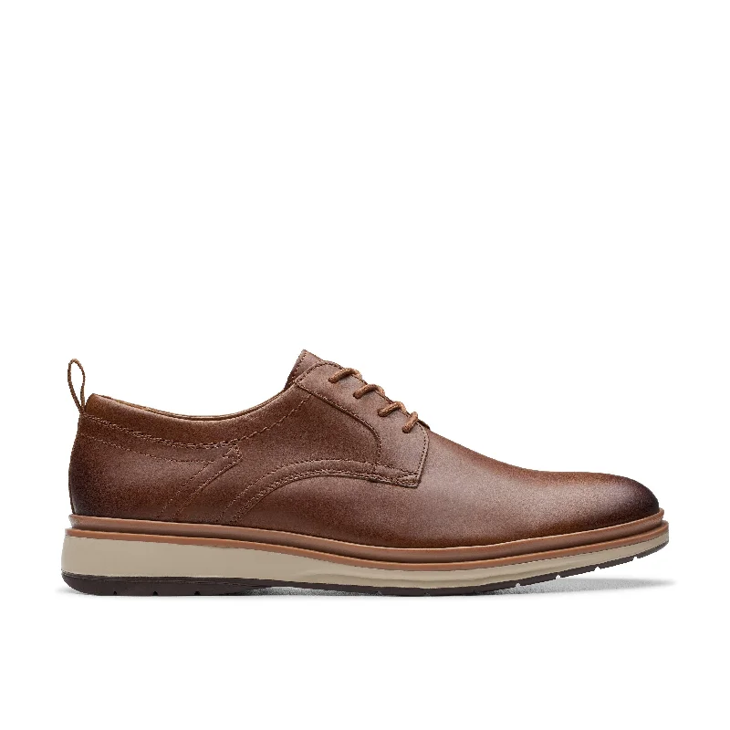 Men's Lightweight Shoes Clarks Chantry Lo in Brown Leather