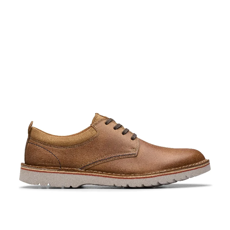 Men's Cozy Shoes Clarks Eastridge Low in Brown Leather